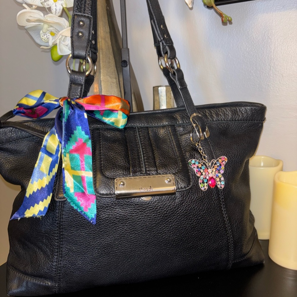 The Sak vintage pebbled black leather shoulder tote bag. Can fit a laptop. - Picture 6 of 11